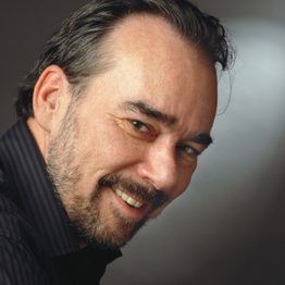 Roderick Earle image